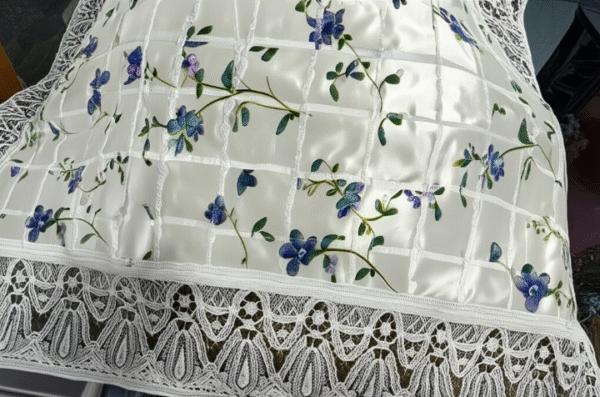 01 Meter Beautiful White Floral Dastarkhwan with Intricate Lace Border - Perfect for Traditional Dining | Dastarkhwan (30*49 inch) - Image 2